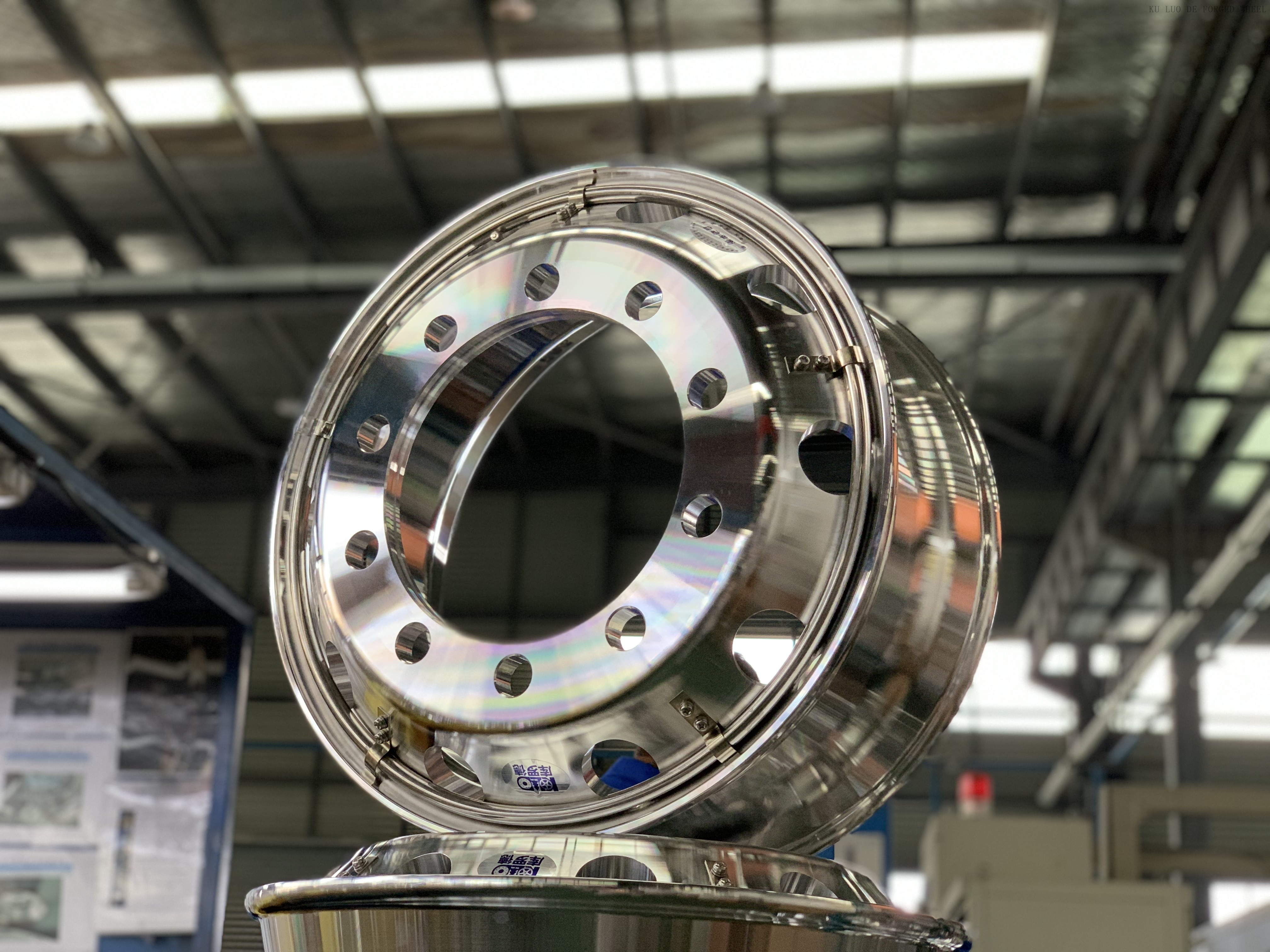 自动平衡锻造铝车轮